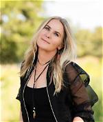 Kelly Rae Finley Husband: a Deep Dive into Her Life and Love Story